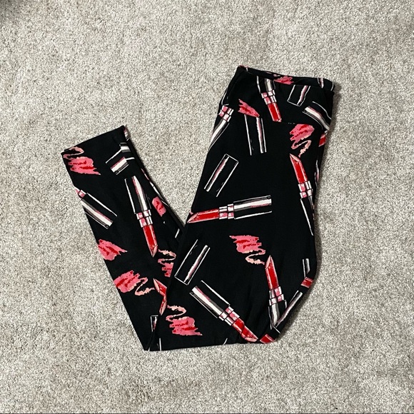 LuLaRoe Pants - LuLaRoe Lipstick Leggings size Tall & Curvy (TC)